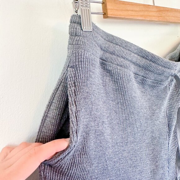 TNA | Aritzia Knit Waffle Drawstring Jogger Sweatpants in Grey size Large - Picture 3 of 4